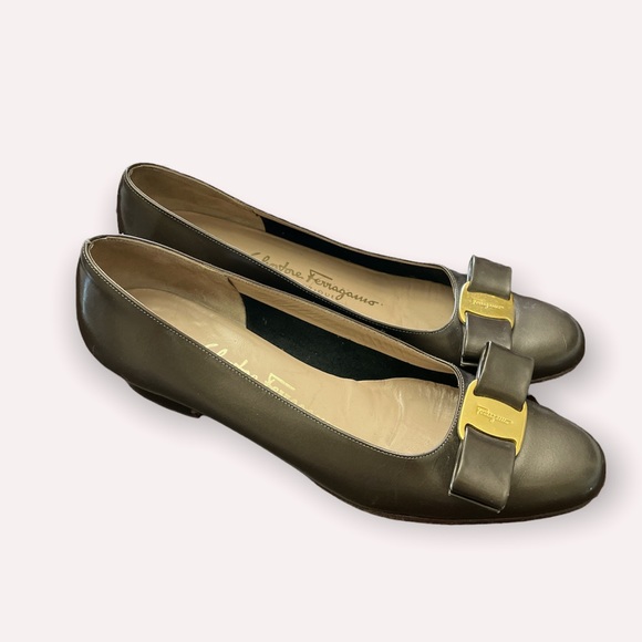 Salvatore Ferragamo Brown-ish/Gray Bowed Flats with Small Heel - 7.5 - Picture 5 of 13